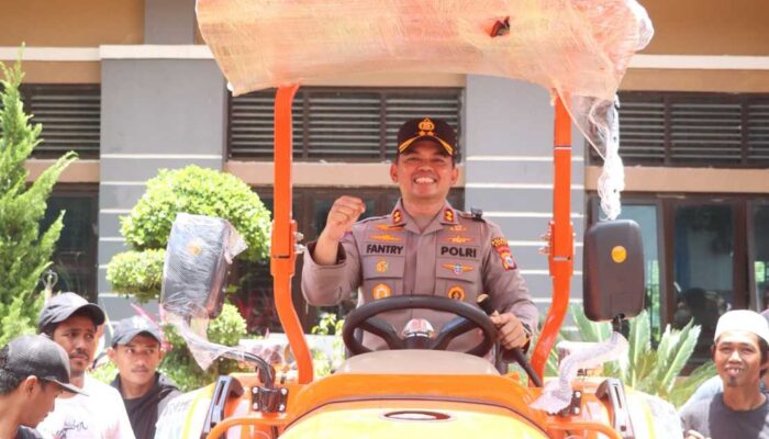 Kapolres Sidrap dan Forkopimda Kawal Bantuan Alsintan