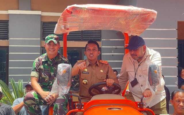 Dandim 1420/Sidrap: Traktor Baru, Masa Depan Petani Sidrap Cerah!