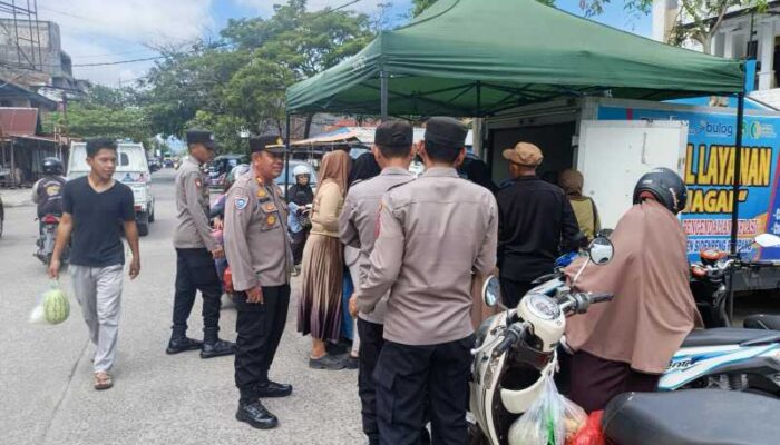 Sambang Ramadhan! Polisi Sidrap Kawal Pasar Tetap Kondusif