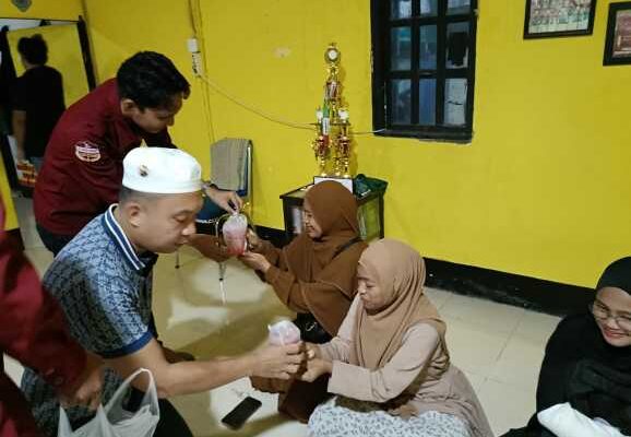 Polres Sidrap & Mahasiswa UMS Rappang Tebar Berkah di Senja Ramadhan