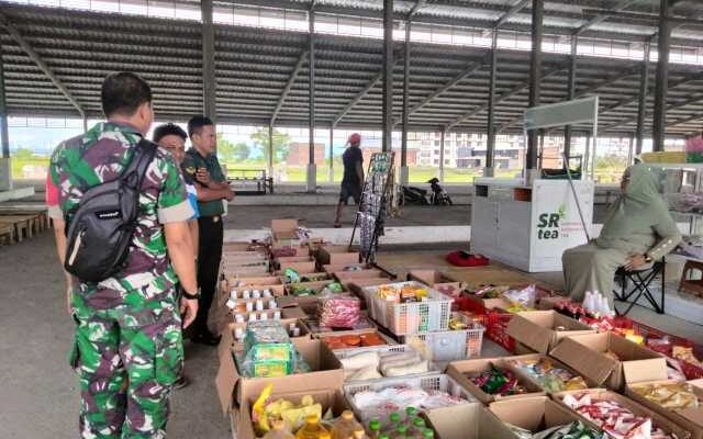 Babinsa Koramil 1420-04/Watang Pulu Cek Harga Pasar: Beras Naik, Warga Waspada