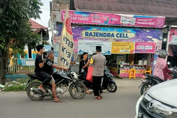 Ramadhan Penuh Cinta! Kapolsek Panca Rijang Tebar Kebaikan di Jalan