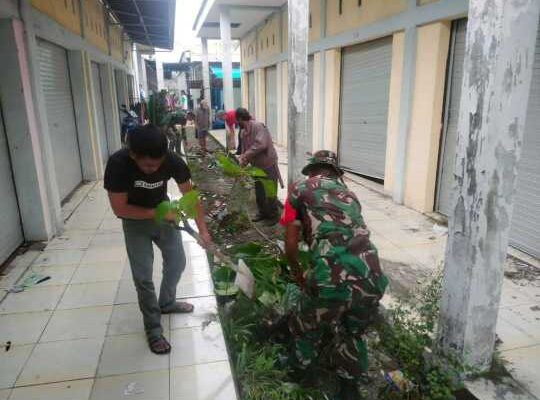 Koramil 1420-04/Watang Pulu Gerak Cepat! Pasar Lawawoi Kini Lebih Bersih