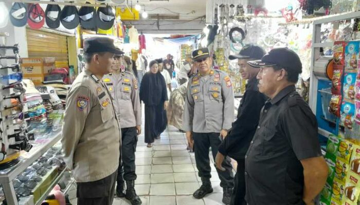 Jelang Lebaran, Sat Binmas Polres Sidrap Jaga Pasar Tetap Aman!