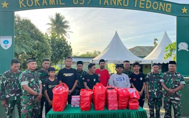 Takjil Kasih: Koramil  1420-05/Dua Pitue & Komunitas Ompreng Family Berbagi di Jalanan