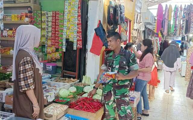 Babinsa Cek Harga Juga Jadi Telinga Negara di Pasar