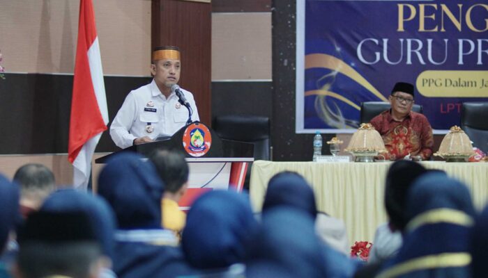 Momen Haru di Jeneponto, Ratusan Guru Resmi Sandang Status Profesional