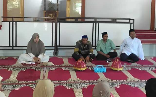 Ibu Desa Murniati Pimpin Pengajian di Kassi, Ibu-ibu Taklim Semangat Tingkatkan Iman