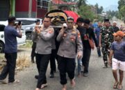 Tangisan dan Kehormatan, Dua Perwira Usung Jenazah Aiptu Yohanes