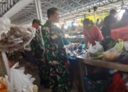 Babinsa Sisir Pasar! Harga Sembako Dicek Satu-satu