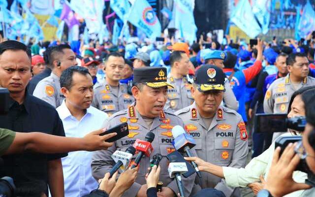 May Day Dijaga Kapolri, Prabowo Datang Bawa ‘Hadiah’?