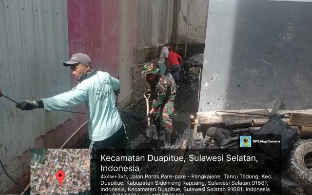 Aksi Gokil Serma Afzalul Rahman, Masuk Parit Demi Warga