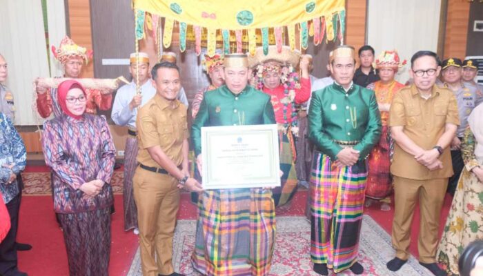 Jenderal Polisi Sigit Dapat Gelar Adat Bugis!
