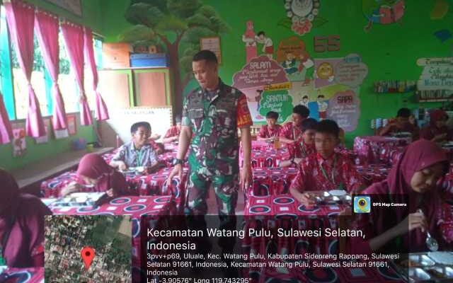 Personel TNI Kawal Ketat Program Makan Gratis di Sekolah