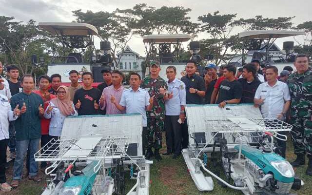 Dandim 1420/Sidrap Hadiri Penyerahan Bantuan Alsintan