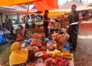 Sertu Zainuddin Sisir Pasar, Harga Sembako Aman!