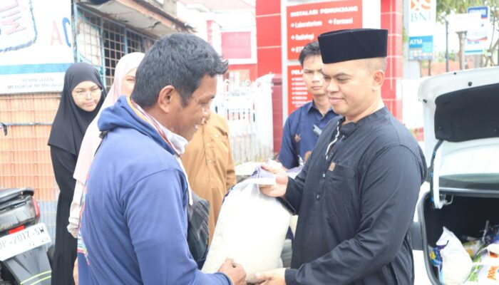 Jumat Berbagi, Aksi Humanis Kapolres Sidrap di Jalanan