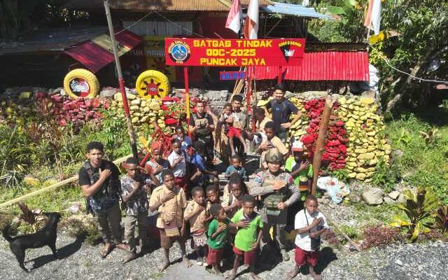 Ops Damai Cartenz 2025: Senyum Anak Papua di Tengah Hutan
