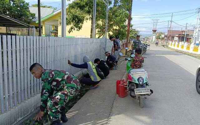Personel Koramil 1420-02/Tellu Limpoe Beraksi di Hari Libur