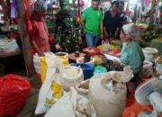 Babinsa Tanru Tedong Cek Harga, Pedagang Deg-degan!