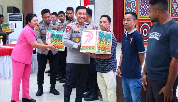 15.000 Sembako, Bakti Sosial Polda Sulsel Menyentuh Hati