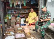 Babinsa Koramil 01/Panca Lautang Bikin Pedagang Sumringah
