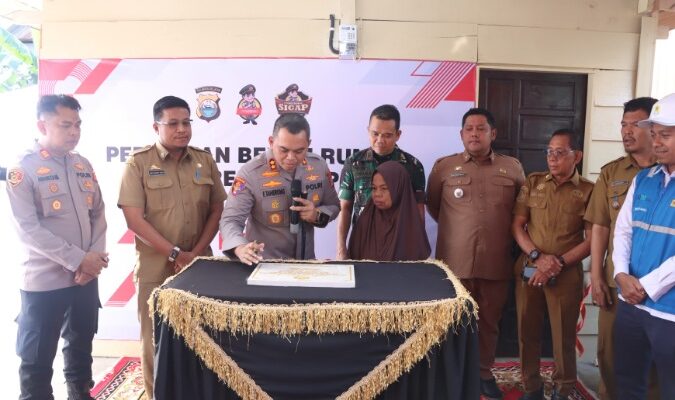 AKBP Dr. Fantry Hadiahkan Rumah Baru, Ini Penerimanya!