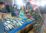 Babinsa Koramil 01 Pantau Harga Sembako Sidrap