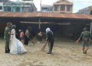 Babinsa Dua Pitue Beraksi! Bikin Warga Ikut Nyapu
