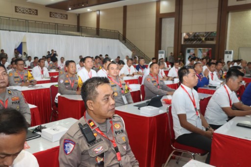 Kapolres Sidrap bersama jajaran menghadiri Gelar Operasional Triwulan II Polda Sulsel di Aula Mappaodang, Makassar.