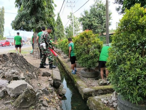 Batiops Kodim 1420 Sidrap pimpin pembersihan saluran air bersama warga