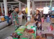 Babinsa Panca Lautang Cek Harga Sembako,  Ini Temuannya!