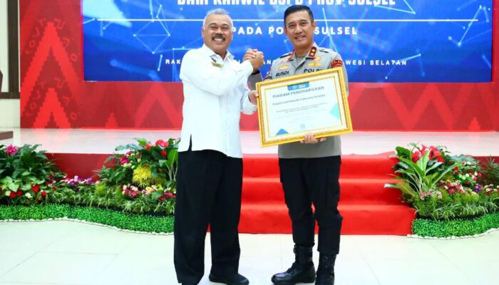 Irjen Pol. Drs. Rusdi Hartono Panen Penghargaan!