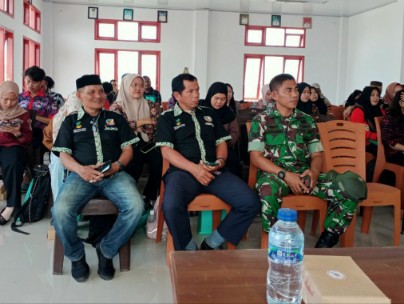 Personel Koramil 05/Dua Pitue hadiri sosialisasi bantuan pangan di Aula Kantor Kecamatan Dua Pitue.