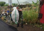 Babinsa Koramil 03/Maritengngae Cegah Bencana di Mojong