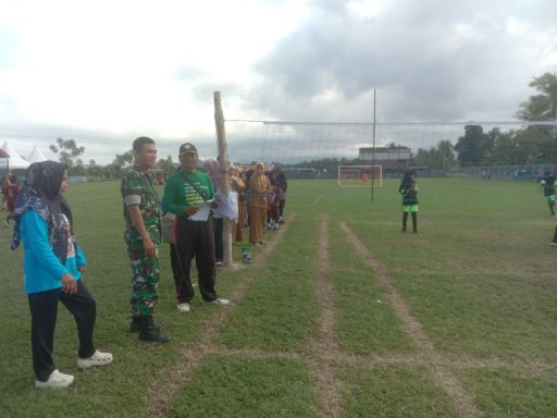 Babinsa Ramil 06/Panca Rijang dampingi lomba pelajar di Lapangan Rijang Panua.