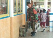 Babinsa Jadi Garda Depan Distribusi Makanan Gratis di Sidrap