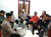Jelang HUT RI ke-80, Satgas Madago Raya Ajak Pemdes Mertasari Kibarkan Merah Putih Serentak