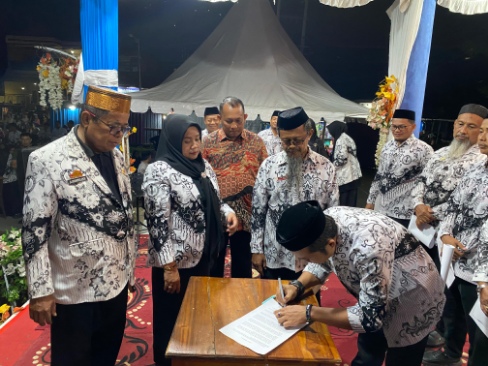 Wakil Bupati Sidrap lantik pengurus PGRI Tellu Limpoe.