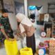 Babinsa Pantau Harga Pasar Lawawoi