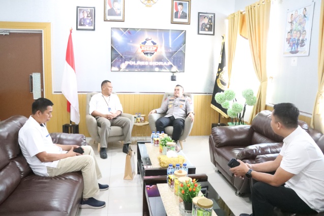 Kapolres Sidrap terima kunjungan Pimpinan Perum Bulog Cabang Sidrap di ruang kerja.