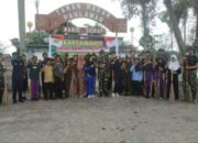 Danramil & Warga Kompak! Bersihkan TMP Mario Jelang HUT RI