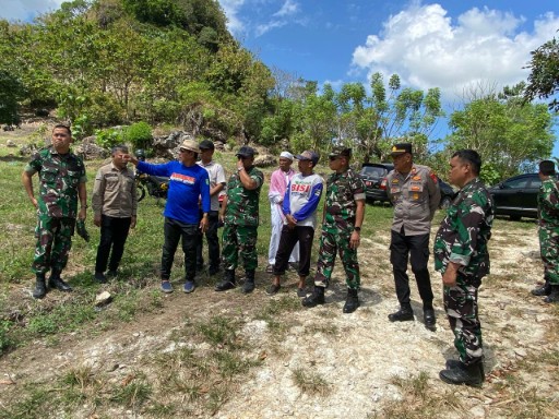 Tim Oplah & CSR Kementan RI tinjau lahan pertanian di Sidrap bersama aparat dan petani.