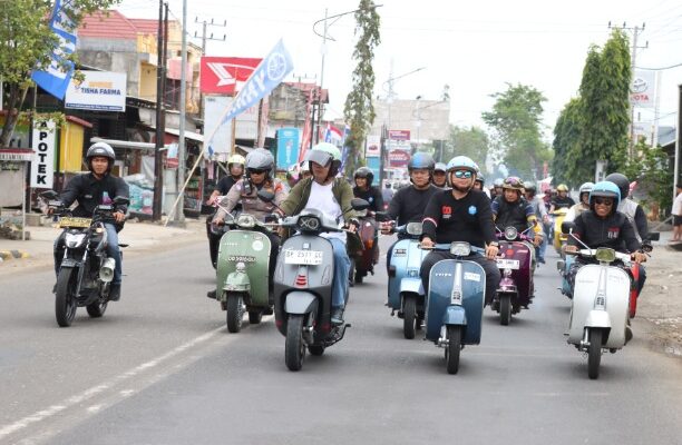 Pawai Vespa Polres Sidrap Panaskan HUT RI ke-80