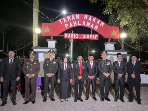 Pejabat Forkopimda bersama Dandim 1420/Sidrap pada Apel Kehormatan dan Renungan Suci di Taman Makam Pahlawan Mario Sidrap.