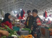 Babinsa Koramil 04/Watang Pulu Lakukan Pemantauan Harga dan Ketersediaan Bahan Pokok di Pasar Lawawoi