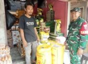 Babinsa Koramil Kodim 1420/Sidrap Monitoring SPHP di Dua Pasar Tradisional