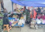 Babinsa Pantau Harga Sembako di Pasar Amparita