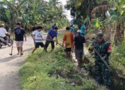 Babinsa Kelurahan Benteng Pimpin Gotong Royong Cegah Banjir