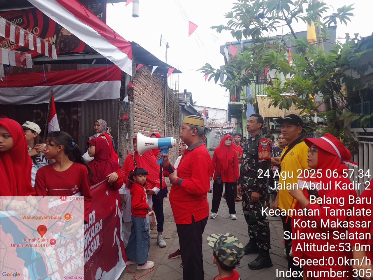 Babinsa Koramil 09/Tamalate kawal jalan sehat HUT RI ke-80 bersama warga Tamalate Makassar.